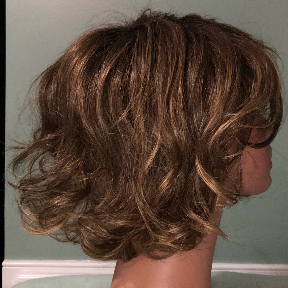 Toni Brattin wig - Chic Short Brown w blonde highlights - Picture 3 of 6